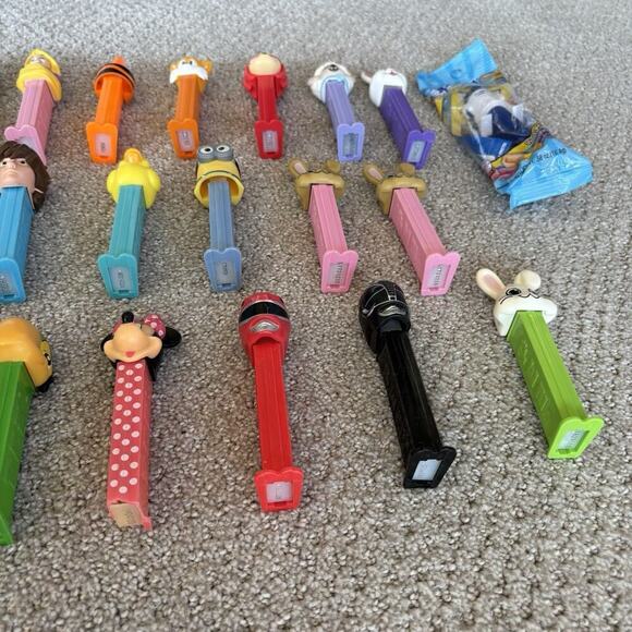 LOT OF PEZ DISPENSERS DISNEY, STAR WARS, SEASONAL + - Picture 5 of 9